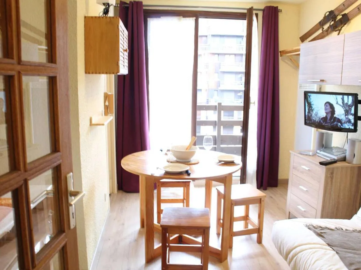 Studio Cabine Avec Acces Direct Aux Pistes, Balcon, Et Piscine - 4 Couchages, Risoul 1850 - Fr-1-330-518 0*,  Γαλλία