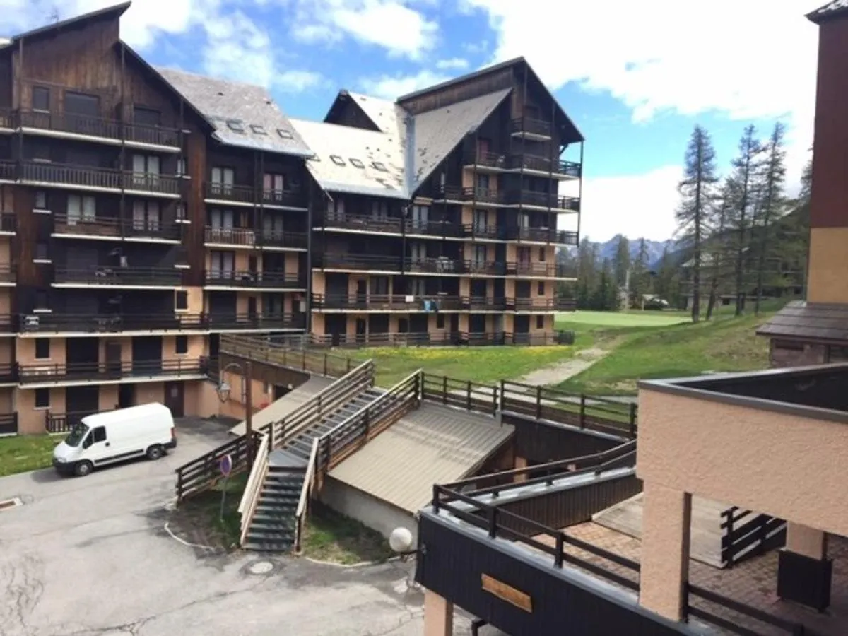 Studio Cabine Avec Acces Direct Aux Pistes, Balcon, Et Piscine - 4 Couchages, Risoul 1850 - Fr-1-330-518